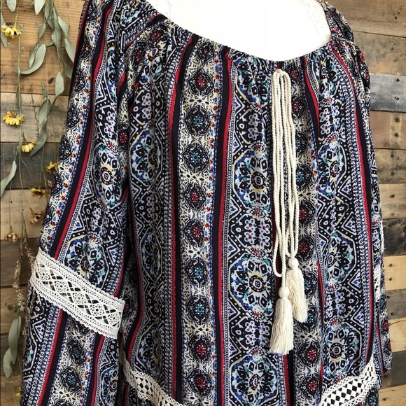 Elizabeth Top-plus - Picture 2 of 3